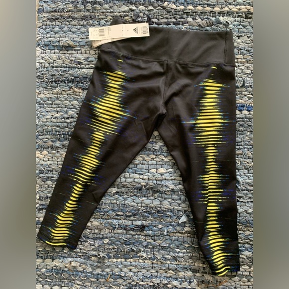 🆕Adidas Women’s Techfit Medium Compression Capri Tights Size M - Picture 3 of 5